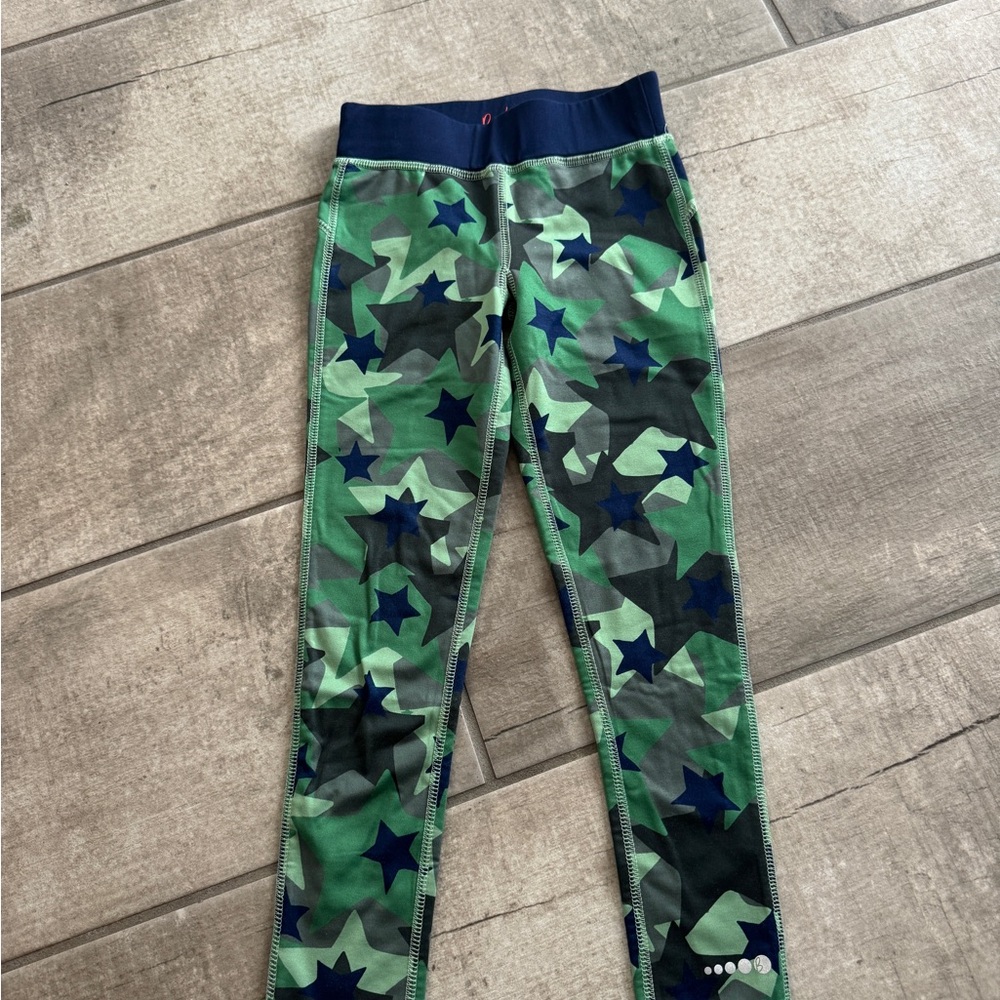 Mini BODEN kids Green Camo Star Print Active Leggings 6-7y
